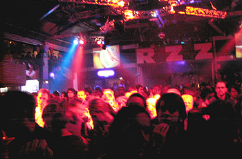 razz1.jpg (50326 bytes)